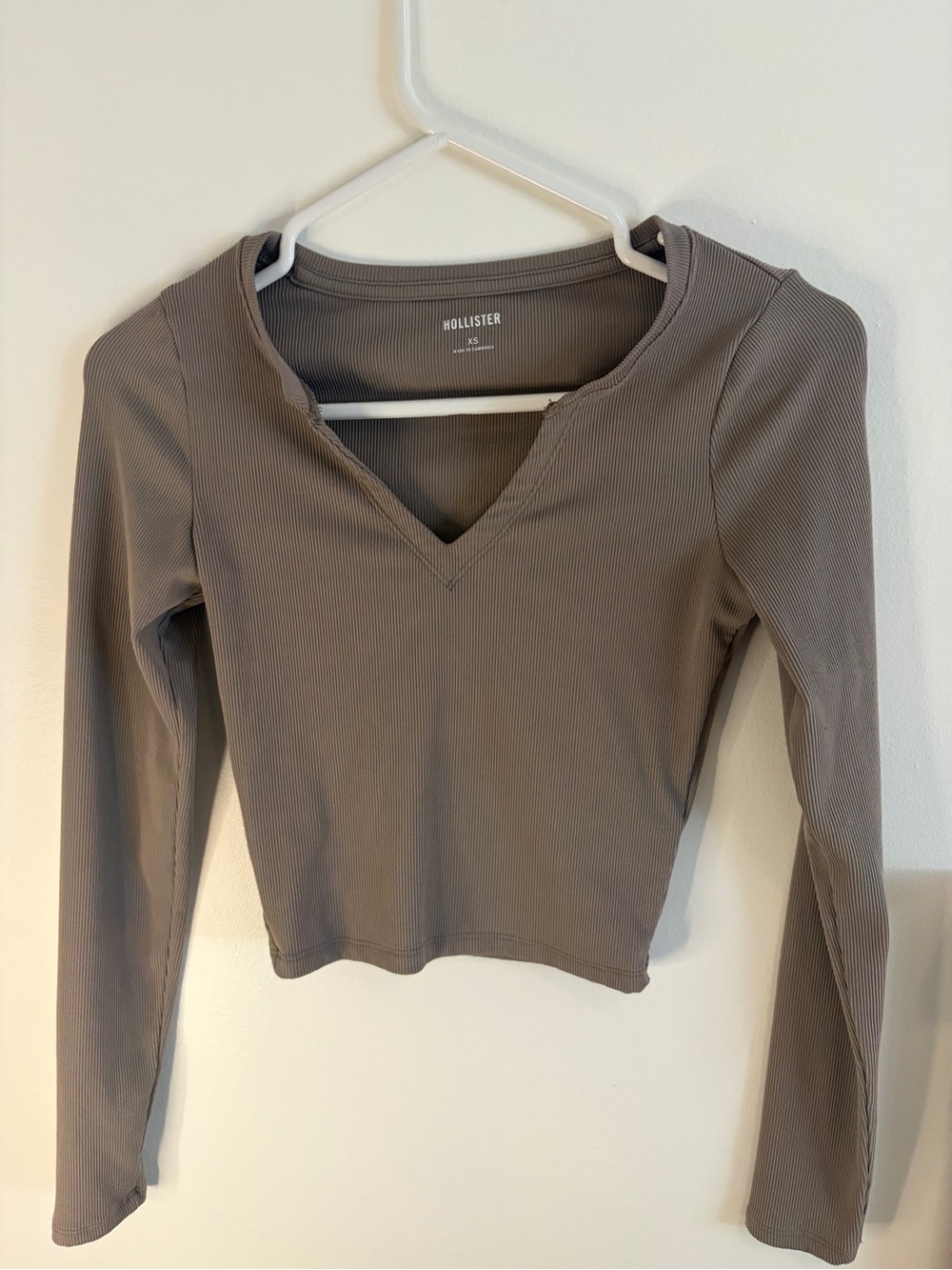 Hollister Women's Ribbed V-Neck Long Sleeve Top — Taupe